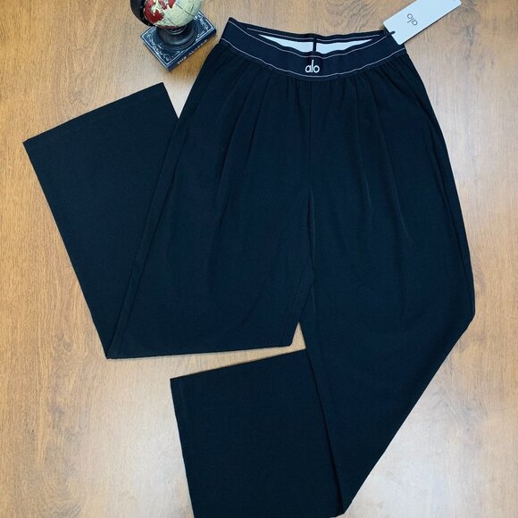 ALO Yoga Women's Black Trousers (Regular)👖🖤 - Picture 2 of 7